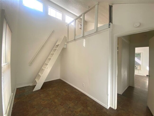 Building Photo - 4910 Avenue H