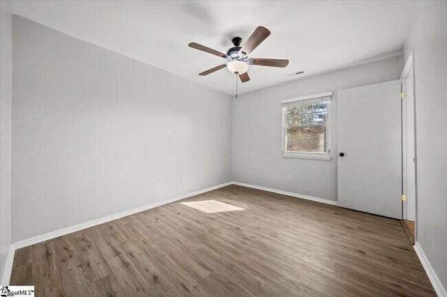 Building Photo - 213 Fisher Ave