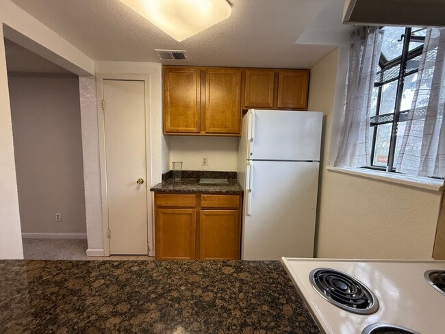 Building Photo - Spinnaker Run Condo