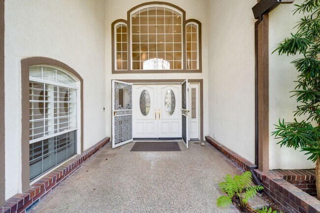 Building Photo - Luxury Custom Home in Folsom with Pool, 3-Car Garage & 4,300+ Sq Ft!