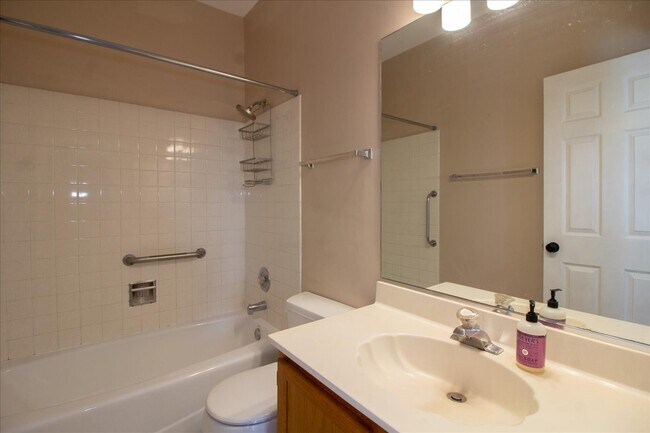 Building Photo - 1216 Tennyson Ln