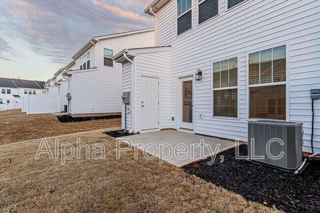 Building Photo - 511 Harebell Wy