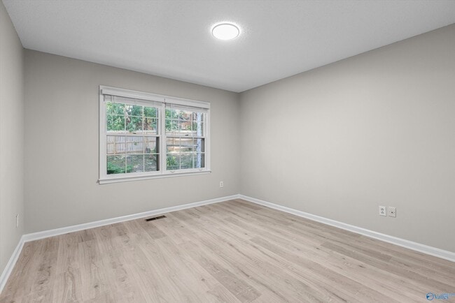 Building Photo - 1305 Hiwan Trail SE