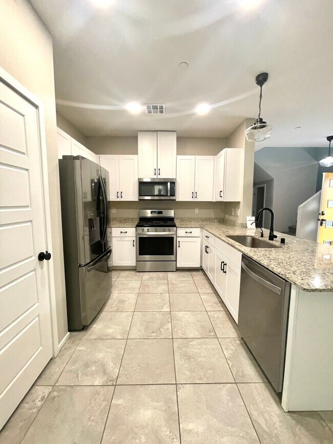 Building Photo - Beautiful Home in Valley Vista Available S...