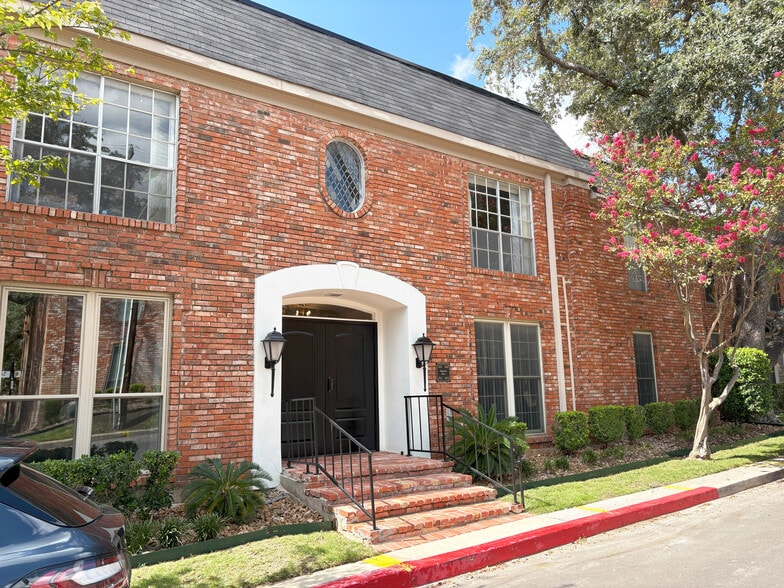 Front door - 7500 Callaghan Rd