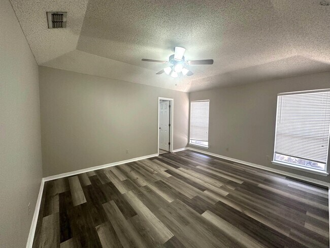 Building Photo - 15 Bazely Cir