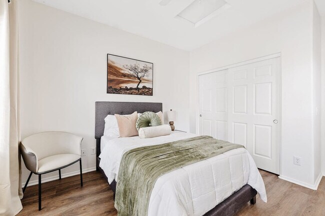 Building Photo - 2372 E Sequoia Dr