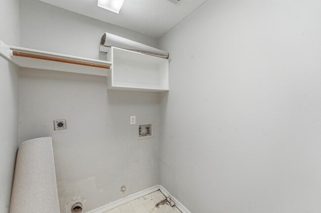 Building Photo - 6923 Cobblestone Path