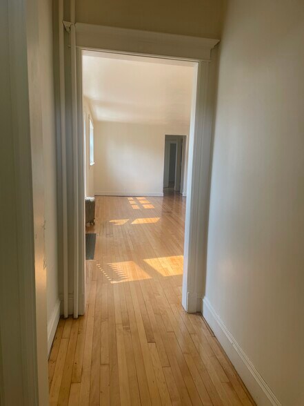 Building Photo - 319 N 4th Ave W