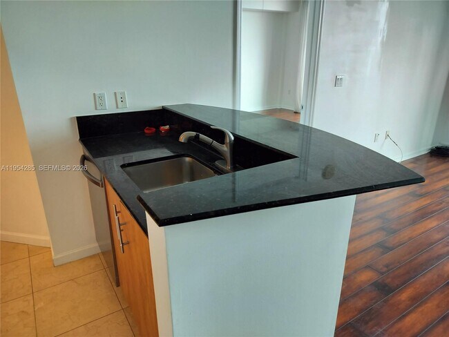 Building Photo - 7910 Harbor Island Dr