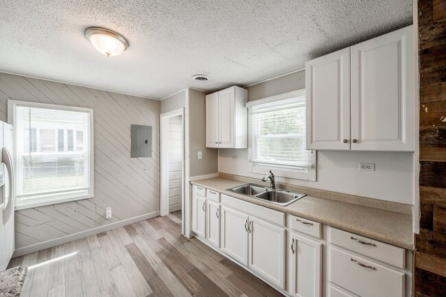 Building Photo - Super cute, 3 bedroom 1 bath in Chester!