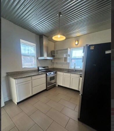 Building Photo - 418 W 43rd Ave