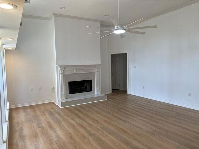 Building Photo - 1373 Fairfield Dr