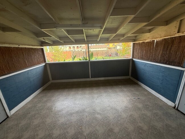 Building Photo - Nice 3/1 in North City Farms