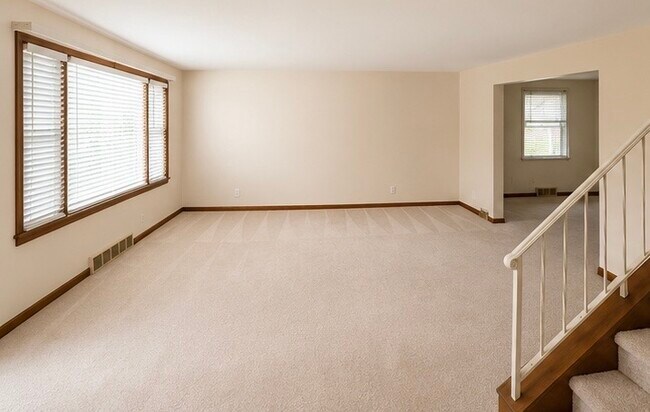 Building Photo - 60 Prestwick Dr
