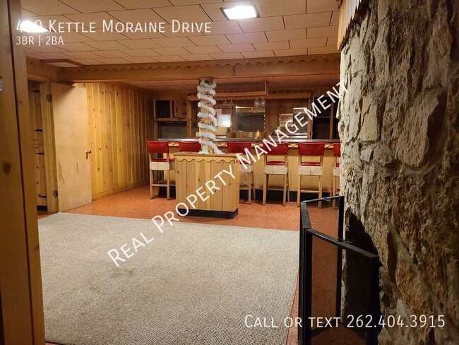 Building Photo - 419 Kettle Moraine Dr