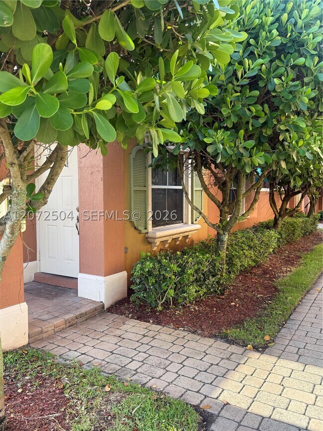 Building Photo - 700 SW 106th Ave