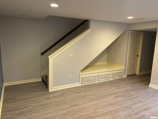 Building Photo - 2315 W Paddington Ct