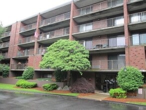 Building Photo - 146 Marble St