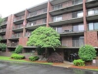 Building Photo - 146 Marble St