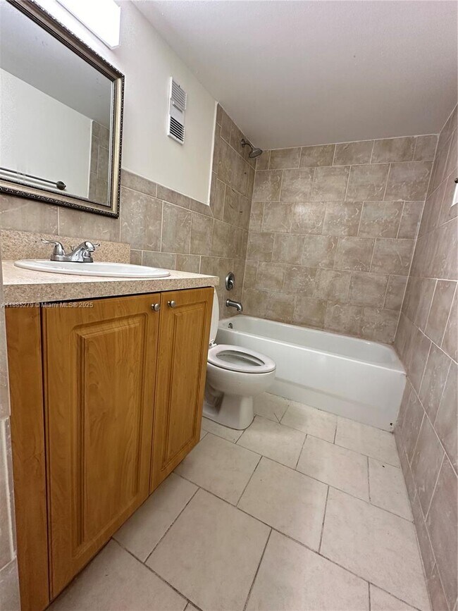 Building Photo - 1555 W 44th Pl