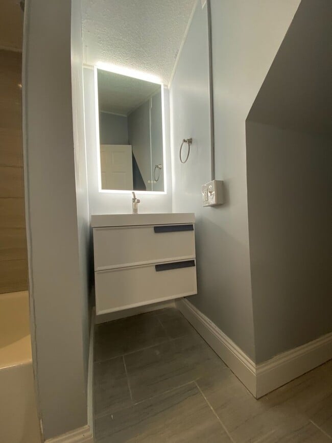 Building Photo - 363 Sherman Ave