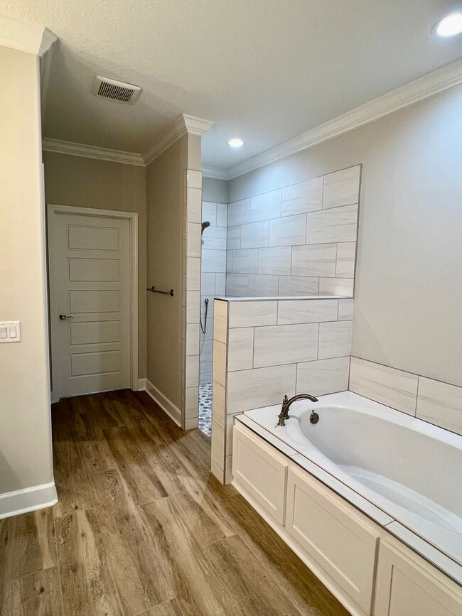 Building Photo - 3/2 brand new home!