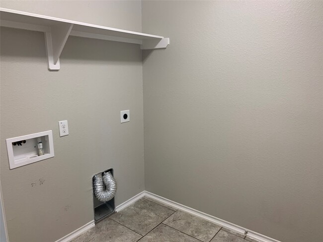 Building Photo - 1929 Briar Grove Dr