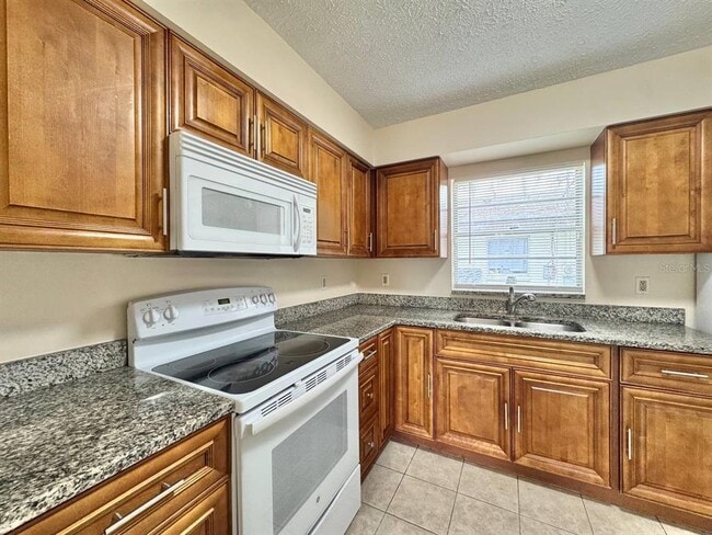 Building Photo - 10015 N Aster Ave