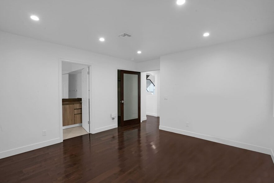 Building Photo - Experience Modern Luxury in this Stunning 4-Bedroom Smart Home in the Heart of 90027