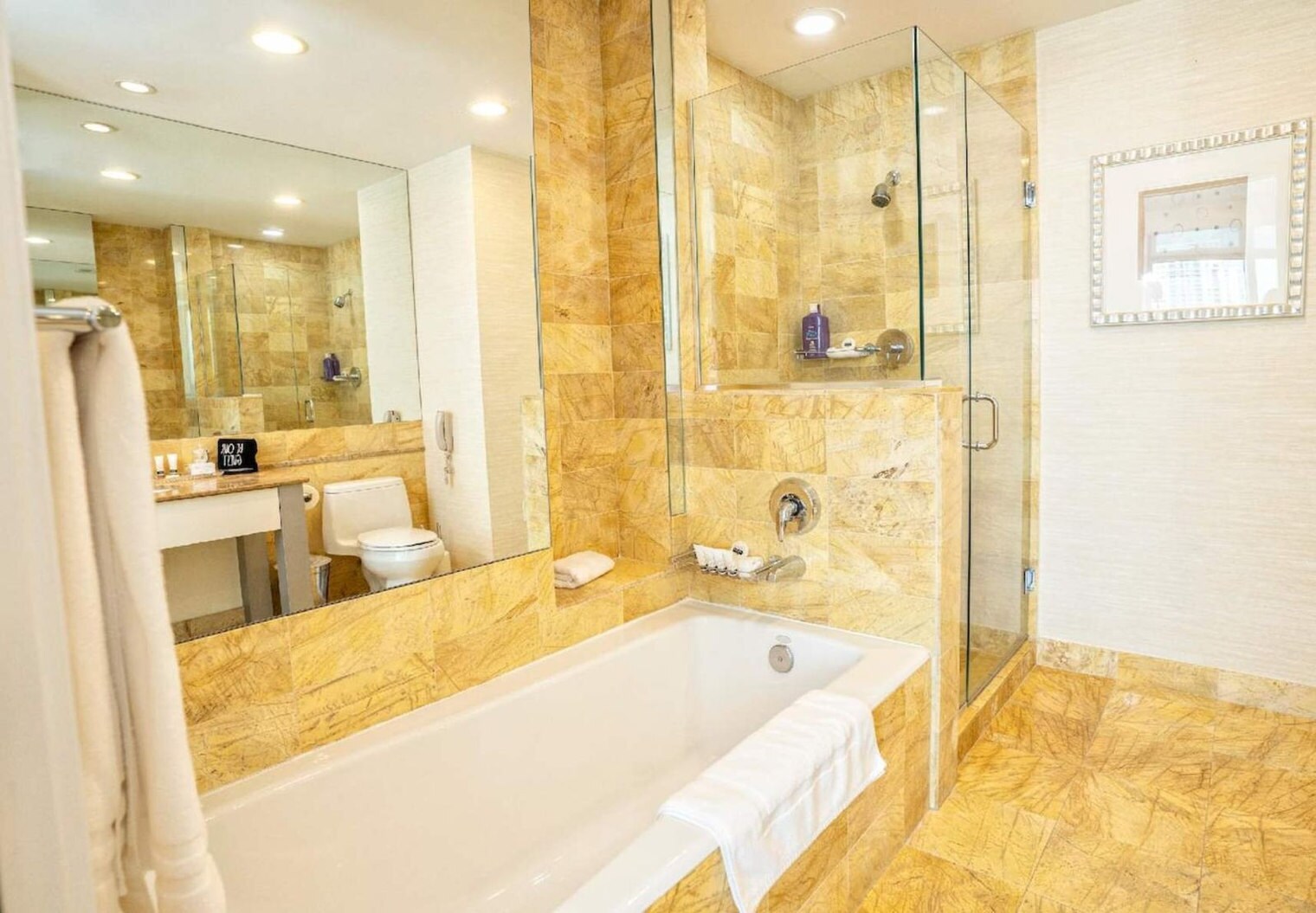 Building Photo - 1395 Brickell Ave