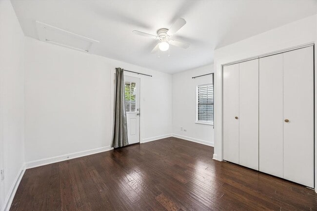 Building Photo - 3104 Fontana Dr