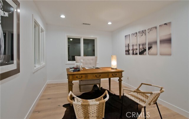 Building Photo - 16449 Tudor Dr