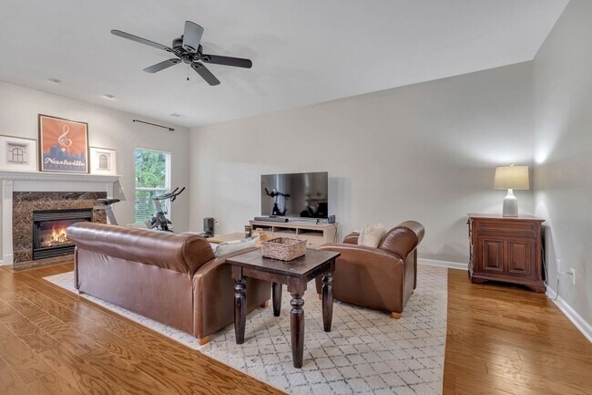 Building Photo - Spotless 3BR/2.5BA townhome minutes from West End, Downtown Nashville!