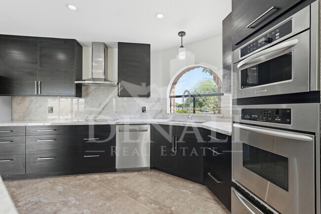 Building Photo - 10643 N Indian Wells Dr