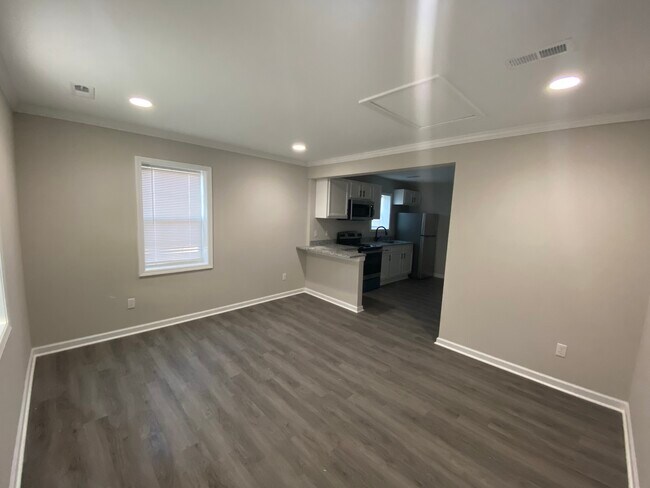 Building Photo - 2444 Washington St