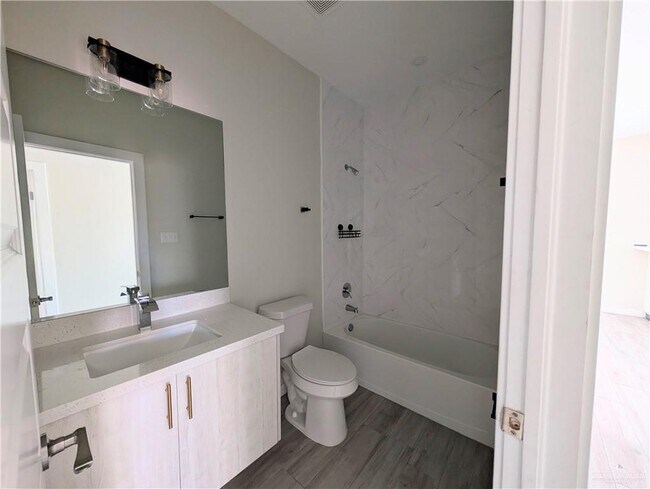 Building Photo - 14 S McColl Rd