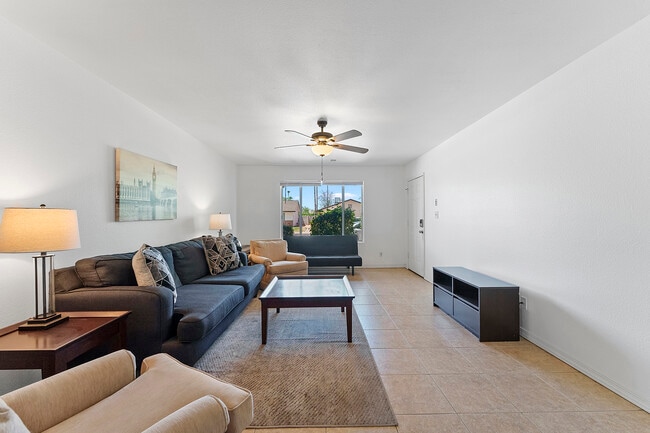 Building Photo - 5409 S Hazelton Ln