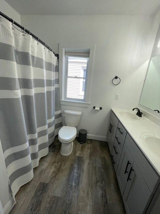 Building Photo - Newly Renovated 3 Bedroom in Lancaster! In...