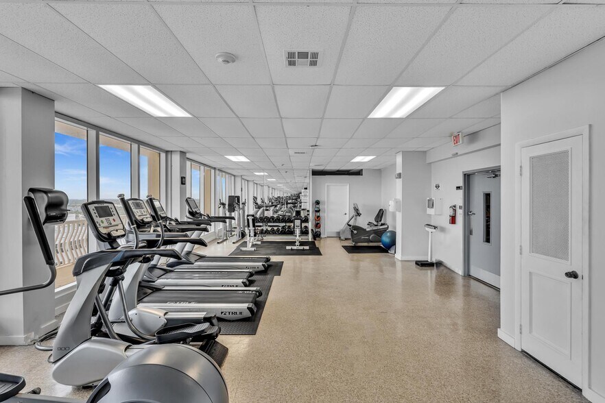 Building Photo - 4020 Galt Ocean Dr