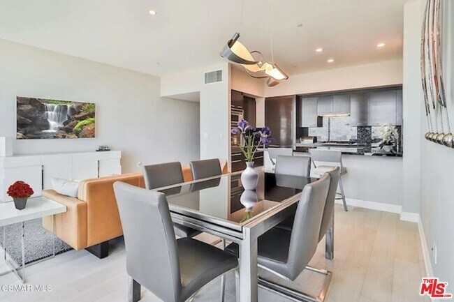 Building Photo - 900 W Olympic Blvd