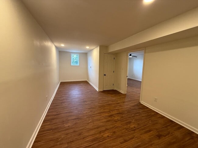 Building Photo - 411 Doak St