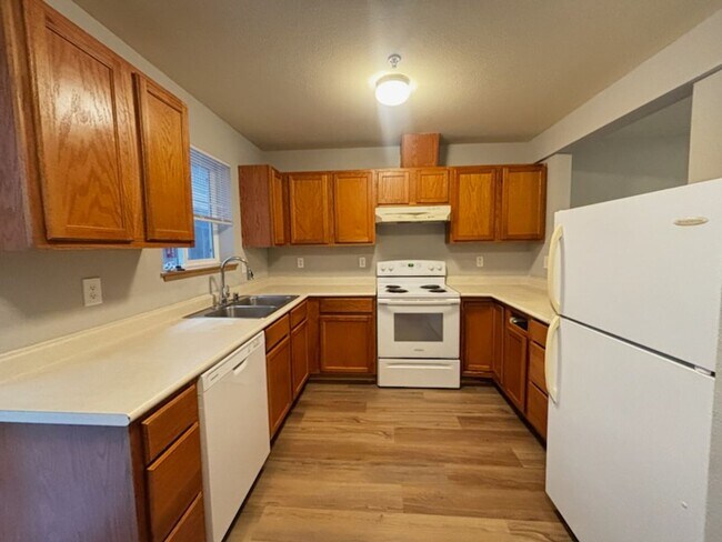 Building Photo - Sign your lease this October at Belleau Wo...