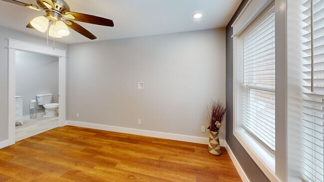 Building Photo - FA1315 18BR TRIPLEX (6/6/6)