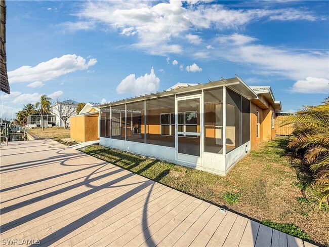 Building Photo - 2115 St Croix Ave