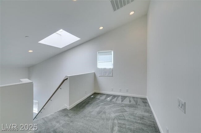 Building Photo - 255 Tower St