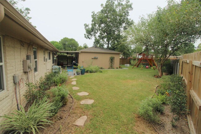 Building Photo - 1803 Oaklawn St