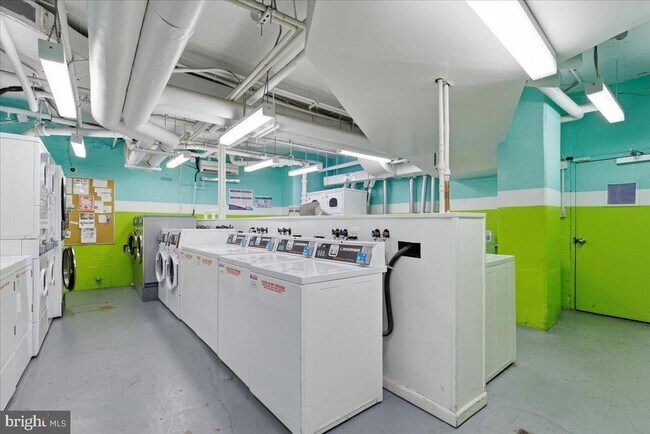 Building Photo - 1111 Arlington Blvd