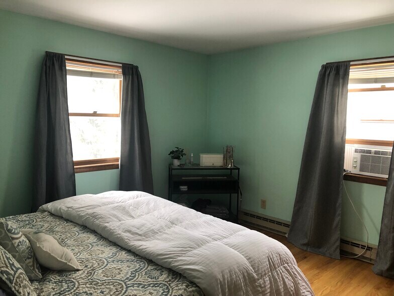 Building Photo - 27 Ashdown Rd