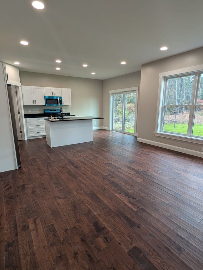 Building Photo - 398 Sutton St